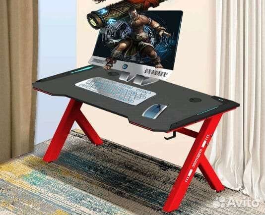 Компьютерный стол. Геймерский стол с подсветкой