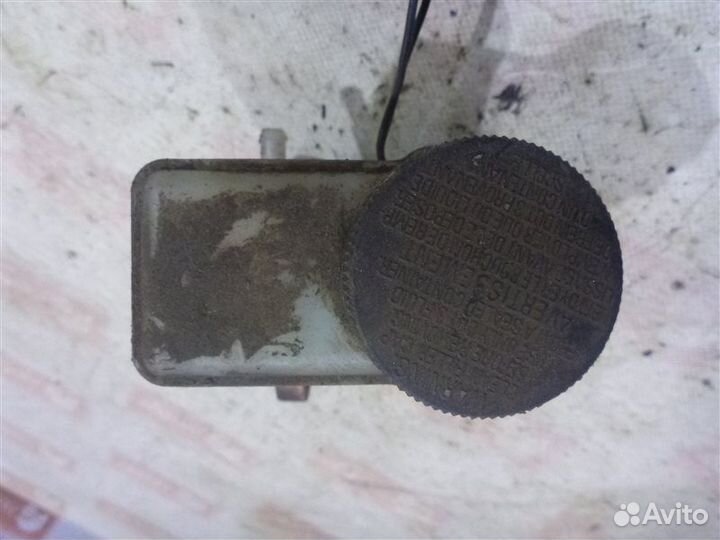 Главный тормозной цилиндр Mazda Xedos 6 седан 2.0