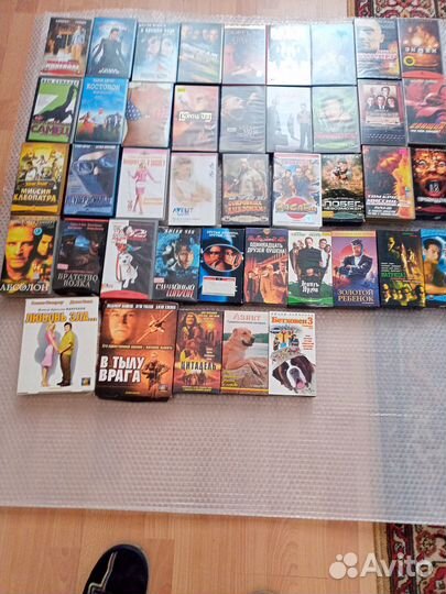 Видеокассеты с фильмами и мультфильмами