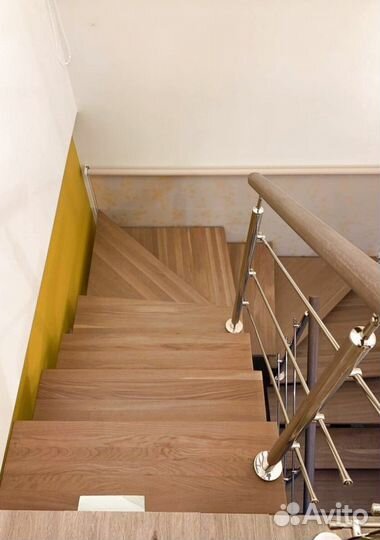 Лестница с забежными ступенями в коттедж