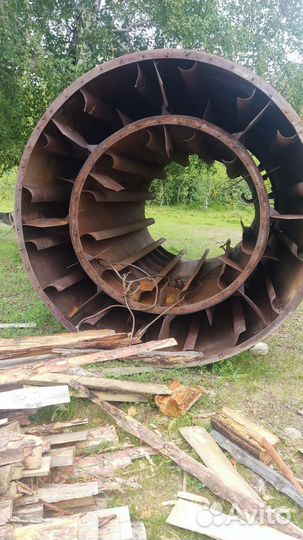 Две бочки металлических