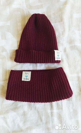 Демисезонная шапка со снудом