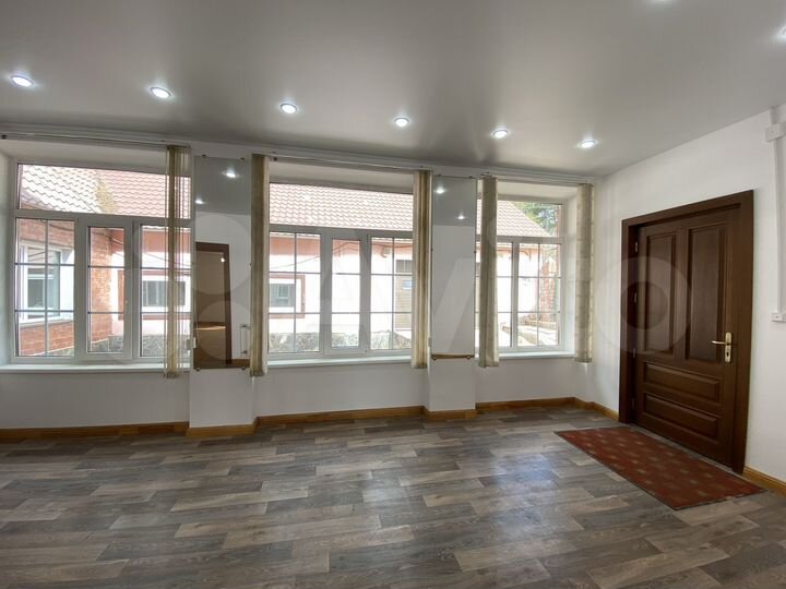 Коттедж 494 м² на участке 18 сот.