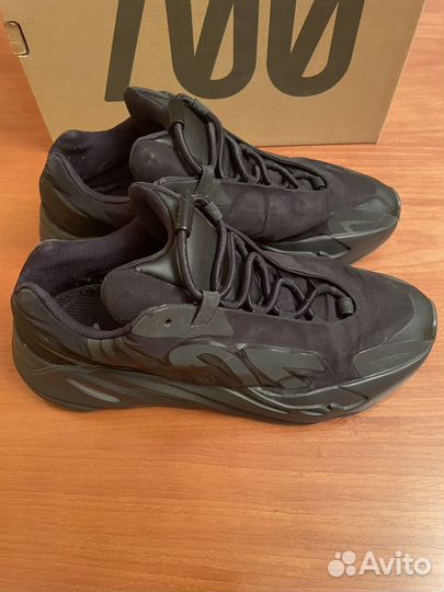 Кроссовки Adidas Yeezy boost 700 mnvn