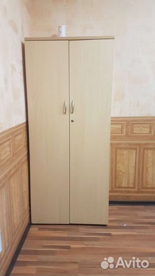 Офисный шкаф для одежды