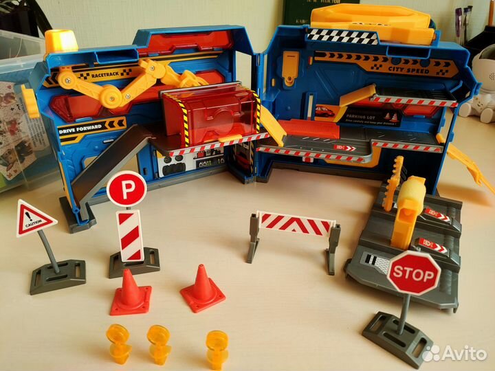 Полицейский участок, парковка