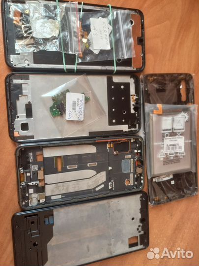 Много зап частей также новых чехлов