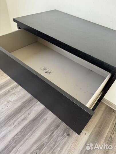 Комод и кровать