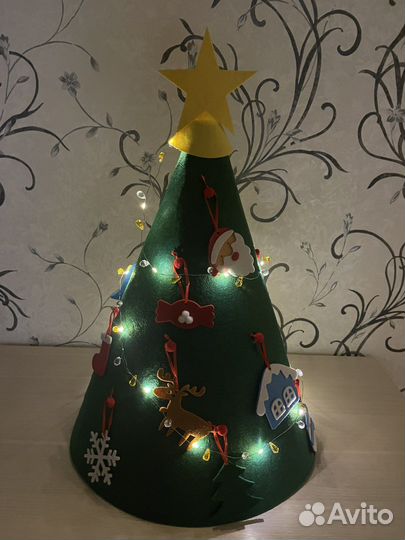 Елочка из фетра с игрушками