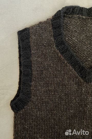 Вязаный жилет