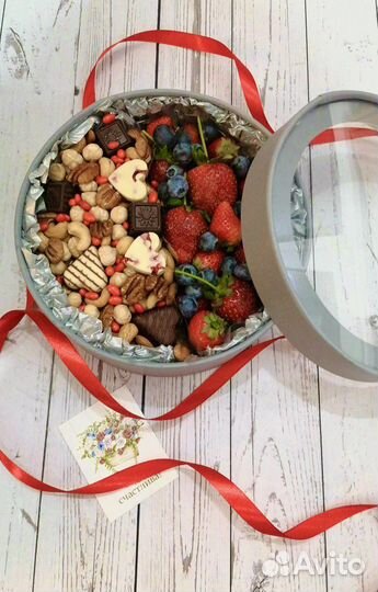 Подарок на день рождения, клубника букет