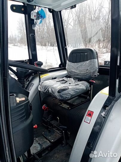 Трактор колесный