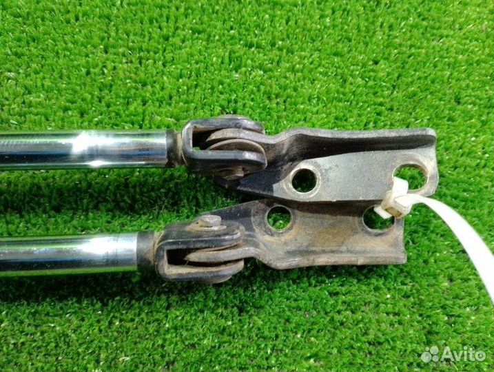 Амортизатор двери багажника Toyota Hiace KZH106