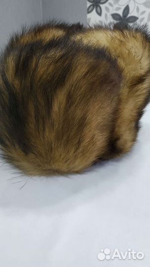 Мужская шапка и женская