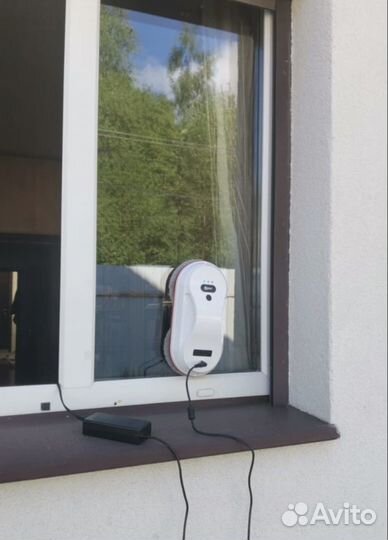 Робот мойщик окон W100, стеклоочиститель