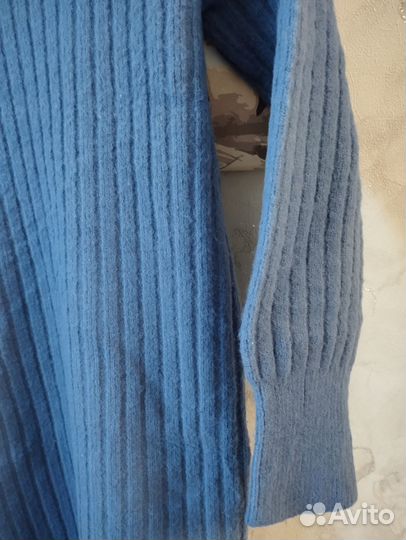 Свитер шерстяной женский