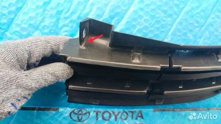 Решетка переднего бампера Рав 4 4 левая 2015-2019