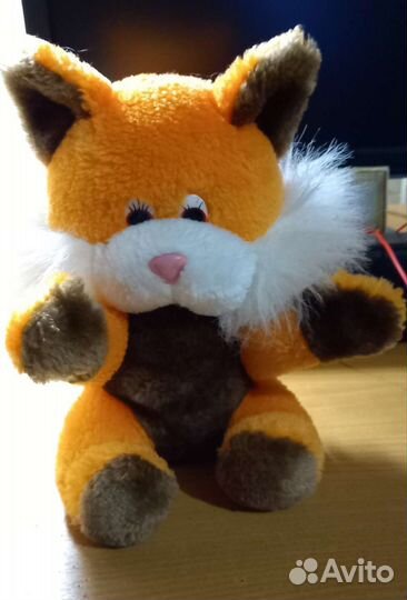 Собака с подарком