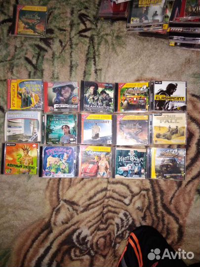 Диски с компьютерным играми. Лицензия