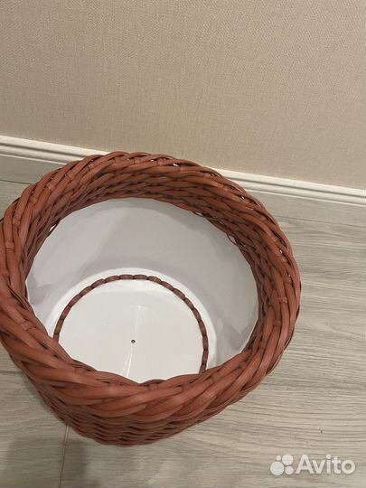 Кашпо из искусственного ротанга