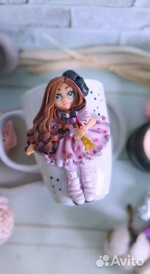 Кружка с декором из полимерной глины 