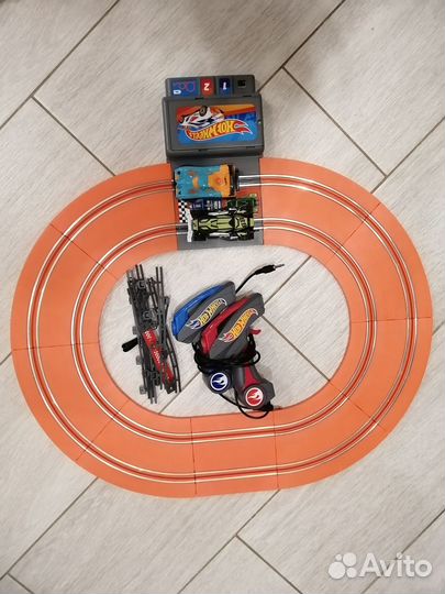 Гоночный трек на пультах управления от Hot Weels