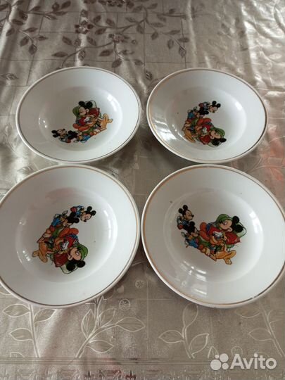 4 тарелки и бокал 370 мл