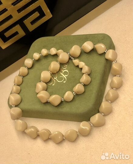 Редкие винтажные бусы ручной работы редкого цвета