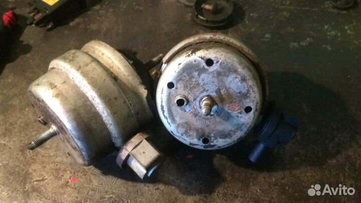 Подушка двигателя с датчиком Ауди А4 Б7 2.0 TDi