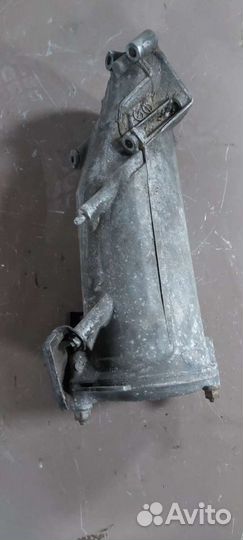 Корпус масляного фильтра на Mercedes W210