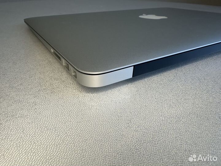 Apple macbook air 13 2019 8/128