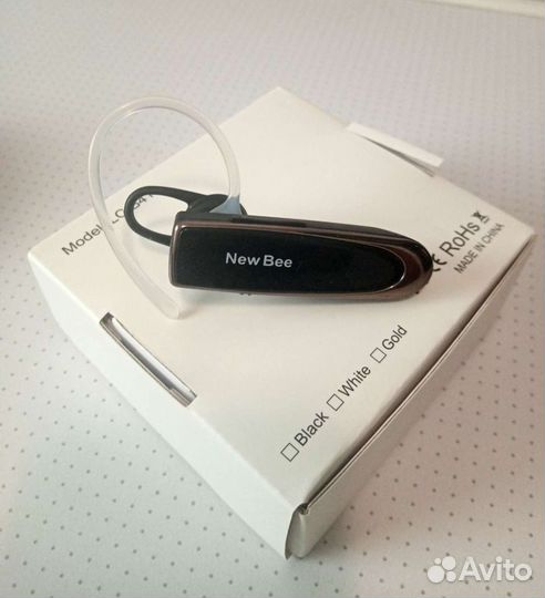 Bluetooth-гарнитура New Bee с чехлом. Новая