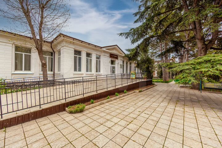 Гостиница, 1121 м²