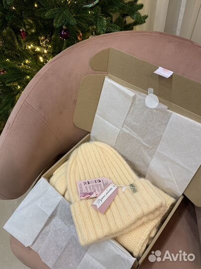 Шапка, перчатки и шарф