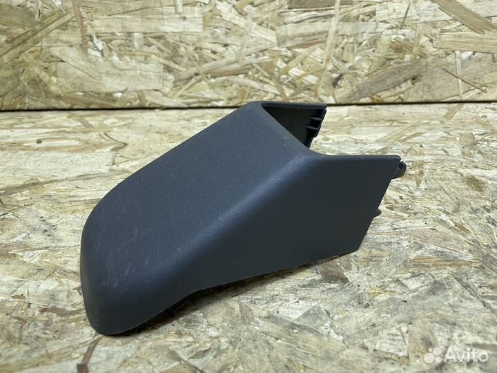 Передняя заглушка сиденья Toyota Prado 120