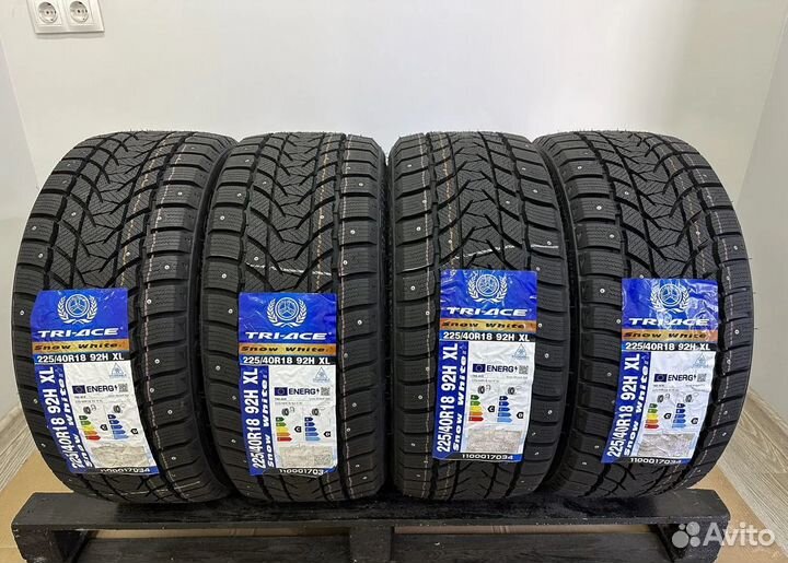 Tri Ace Snow White II 225/40 R18 21H