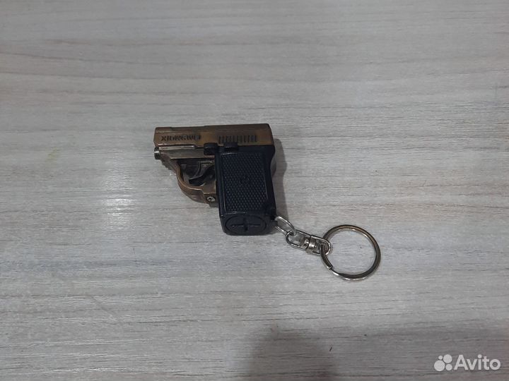 Брелок пистолет