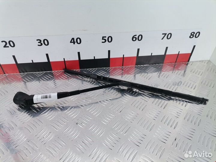 Щеткодержатель задний Volkswagen Caddy 2 2001