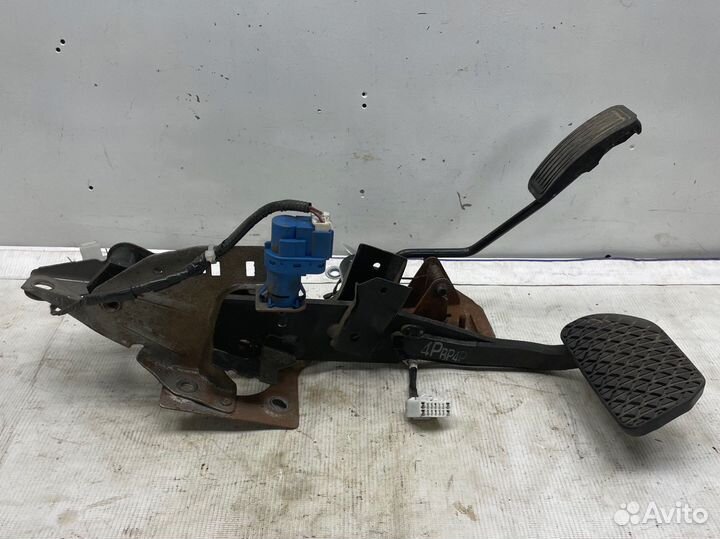 Педальный узел Mazda 3 BK АКПП