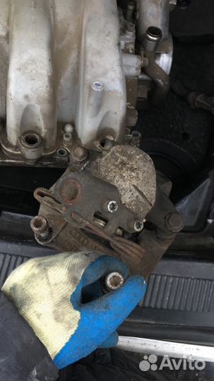 Задний левый суппорт Ауди a8 d2