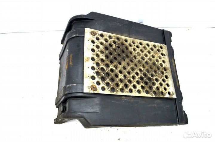 Крышка аккумуляторного ящика renault trucks Magnum