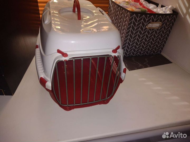 Переноска для кошек пластиковая