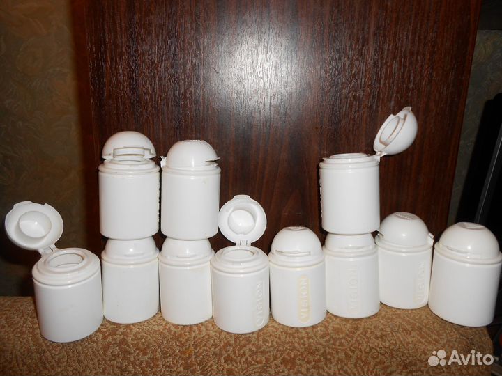 Миниатюрные баночки с захлопывающимися крышками