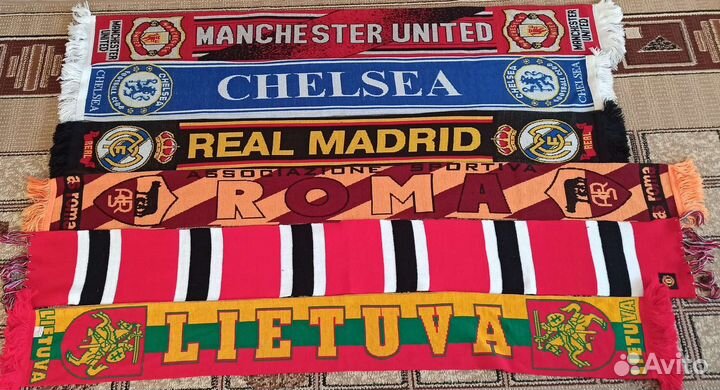 Коллекция футбольных шарфов
