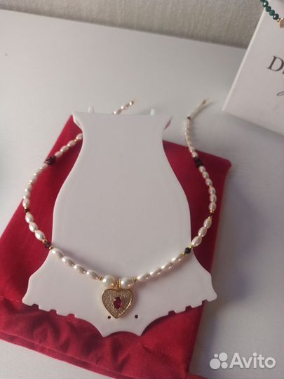 Чокер из жемчуга с сердечком