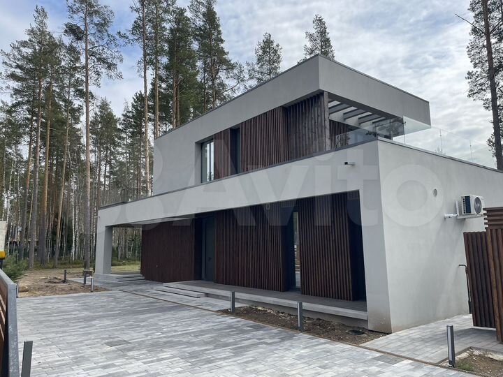 Коттедж 330 м² на участке 17 сот.