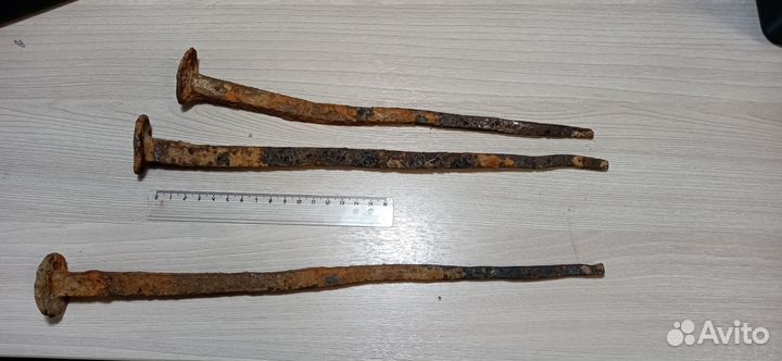 Старинные большие гвозди. Ручная работа
