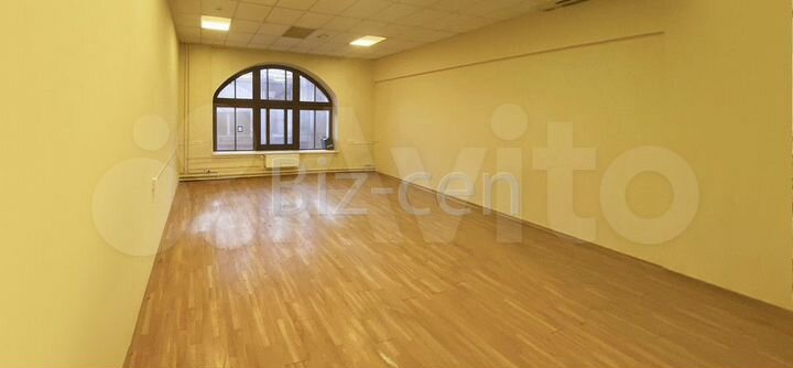 Сдам офис 24.83 м2 у м. Площадь Революции