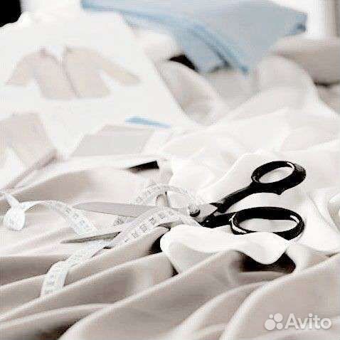 Швея портной в ателье