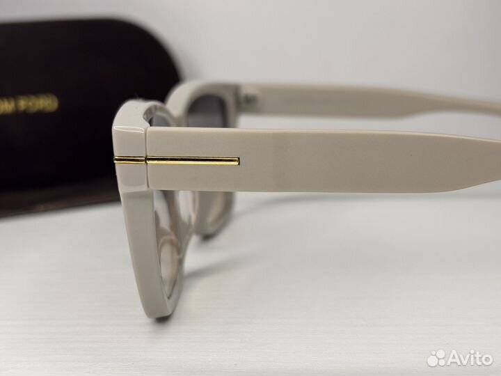 Солнцезащитные женские очки TOM ford